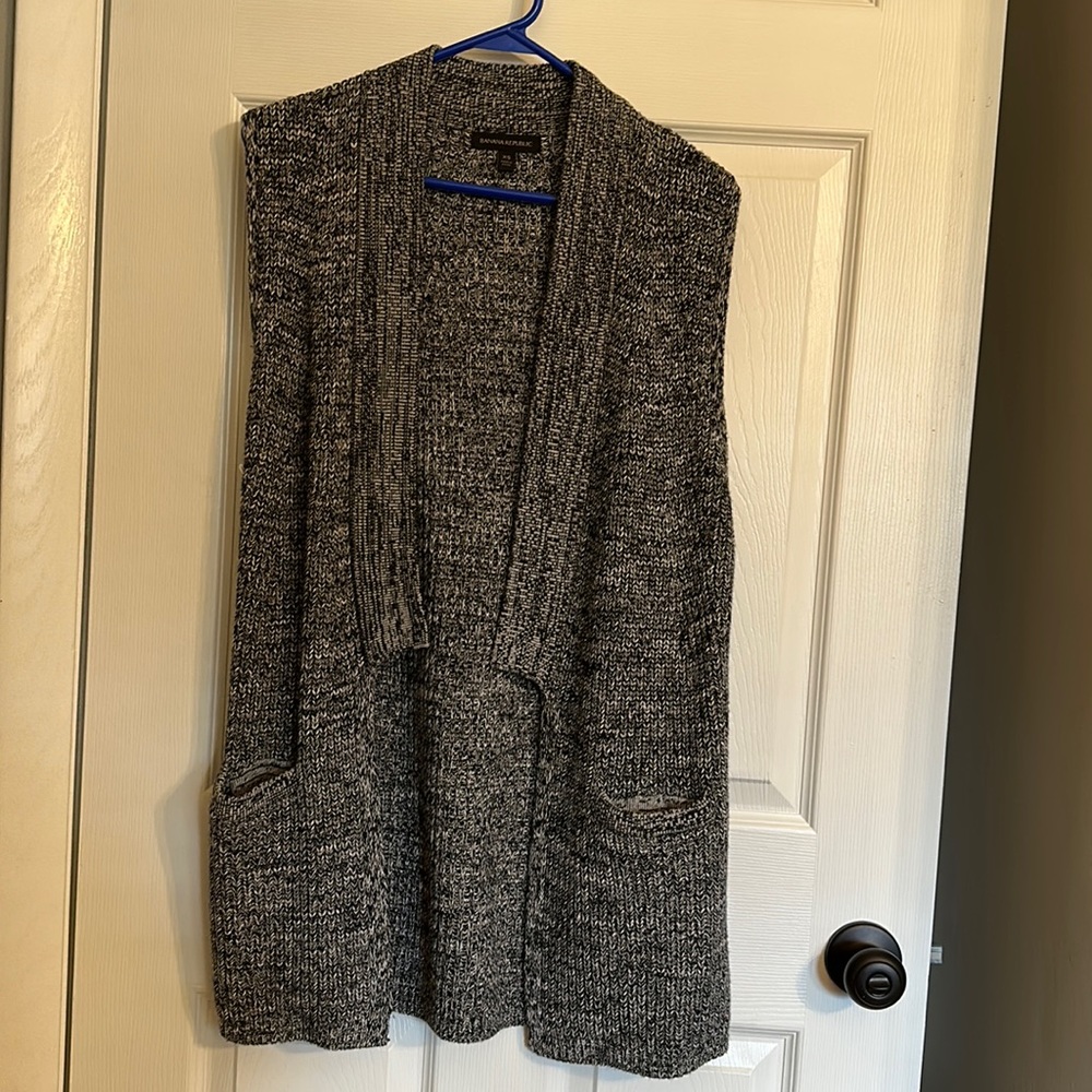 Banana Republic XS marled gray 2 front pocket open vest sweater. Worn once